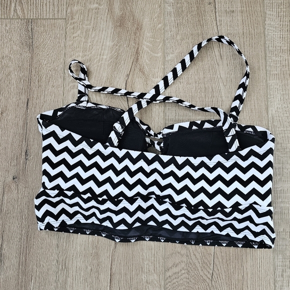 Torrid Chevron Print Bikini Swimsuit Top Plus Size 1 - Picture 4 of 5